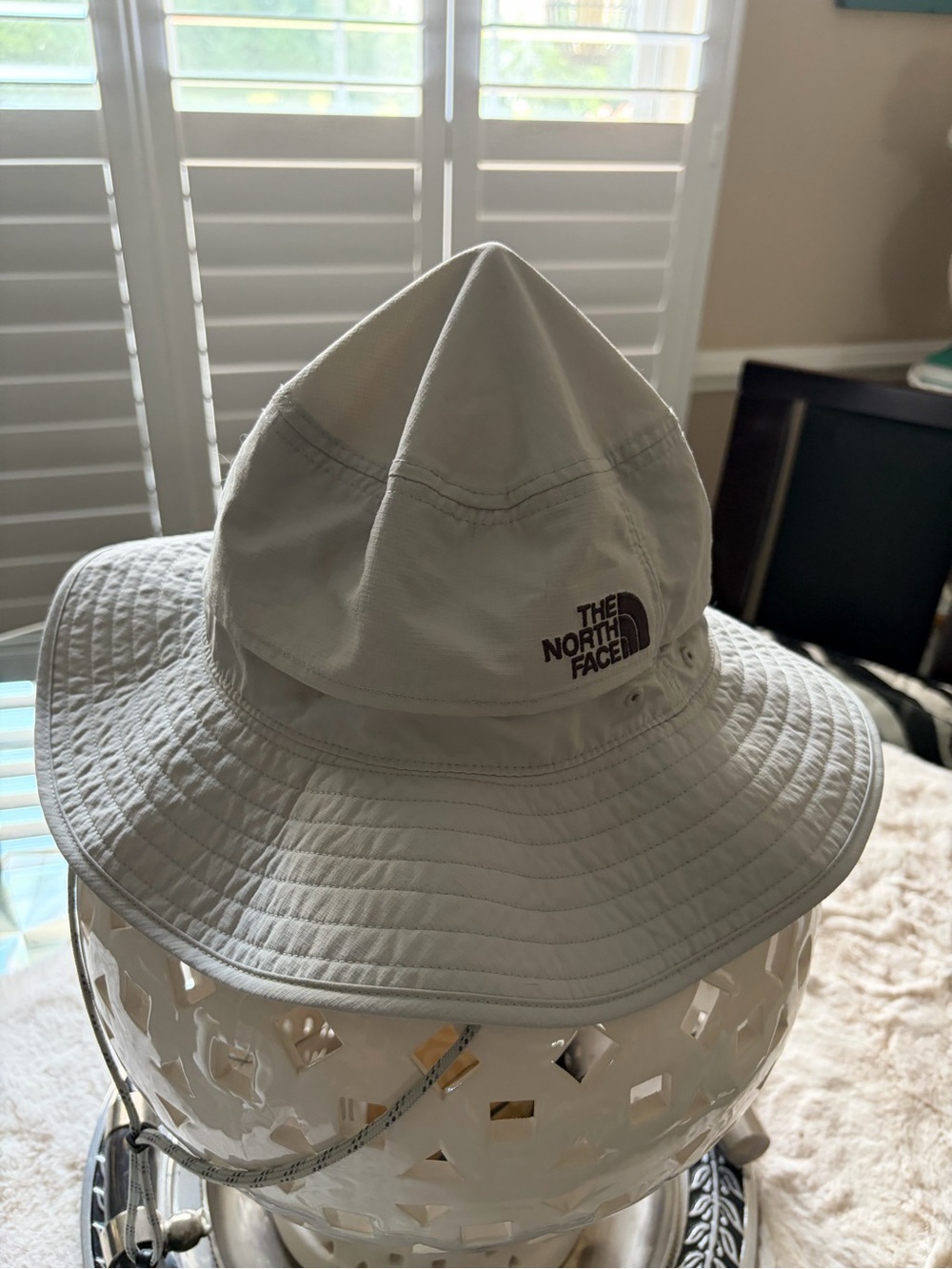The North Face unisex Sun Bucket Hat cream